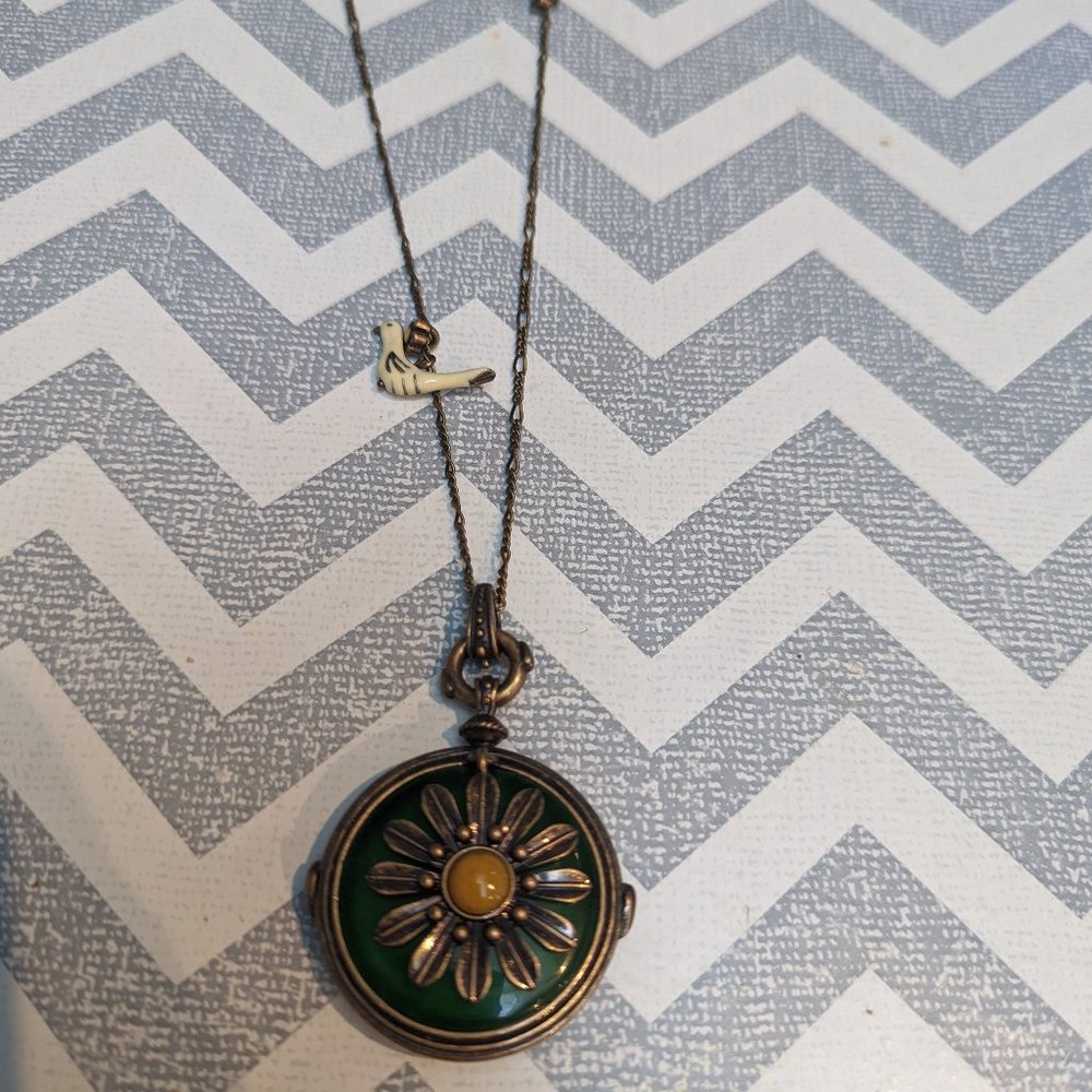 Vintage Lucky brand Kelly Green Enamel and Gold Flower Necklace